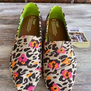 NWT Leopard Print Toms